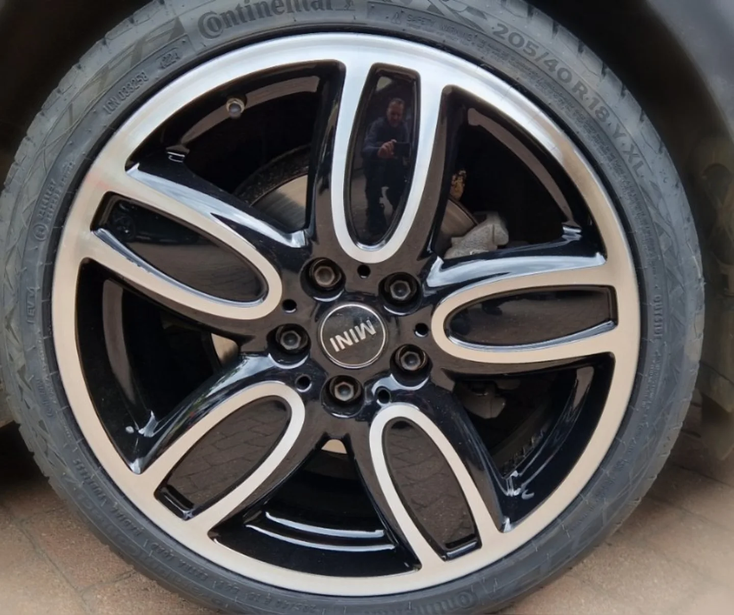 DeWheels 1152 Budapest: sérült könnyűfém felni felújítása, ipari minőségű eredmény.